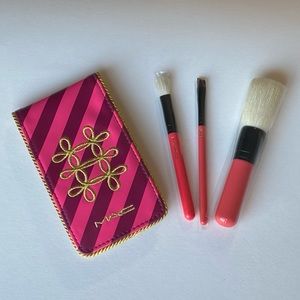 MAC Cosmetics Nutcracker Sweet Mini Essential Makeup Brush Kit